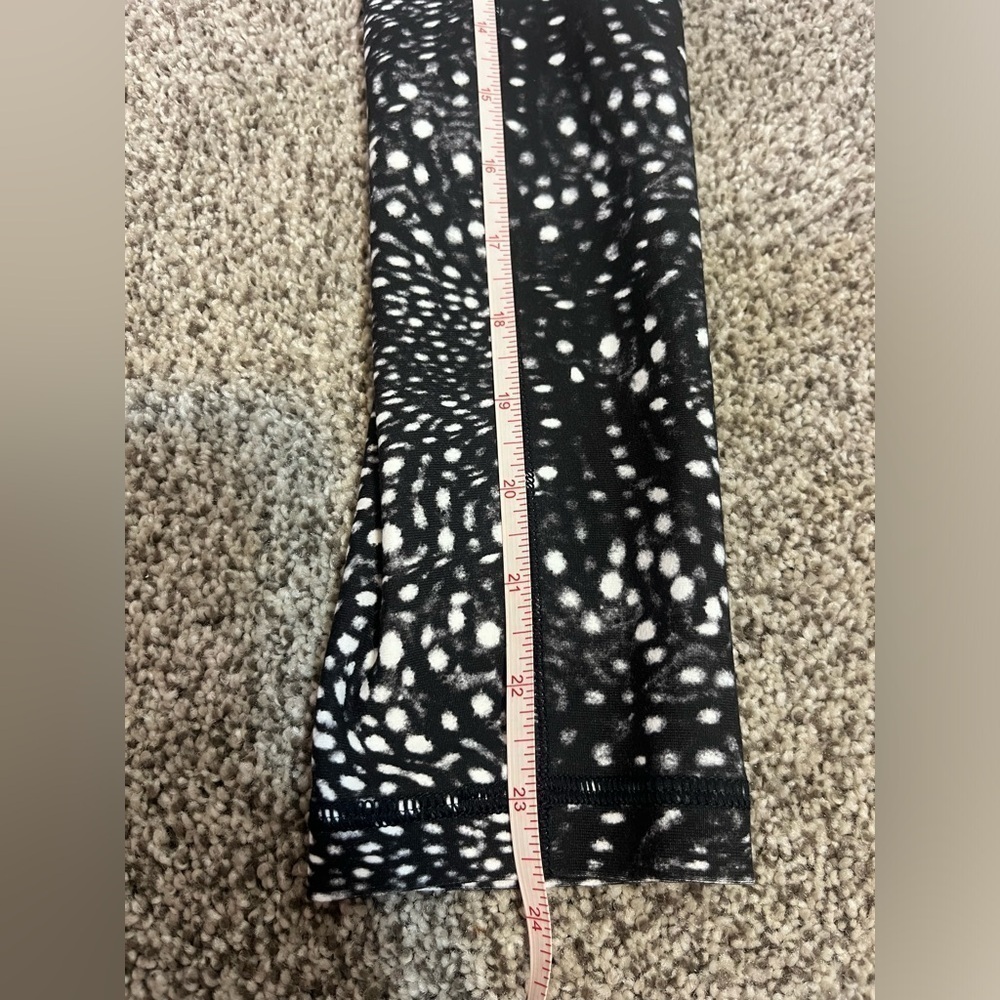 Calia by Carrie Underwood NWT Black and White 7/8 Leggings - Picture 8 of 8